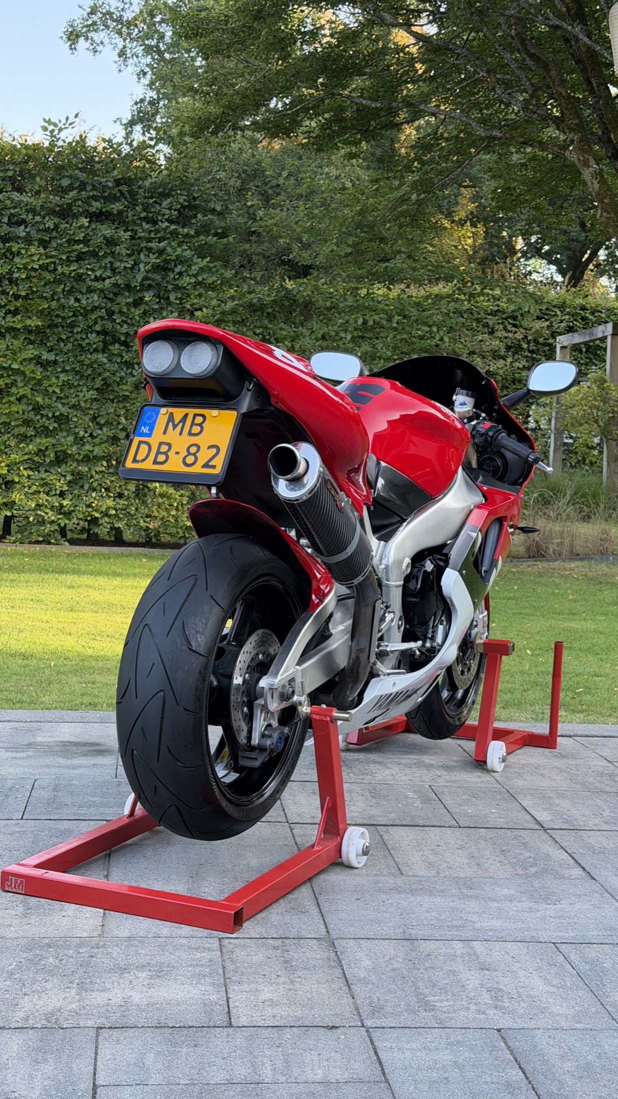 Achterzijde van de Yamaha YZF-R1 met GPR-sportdemper