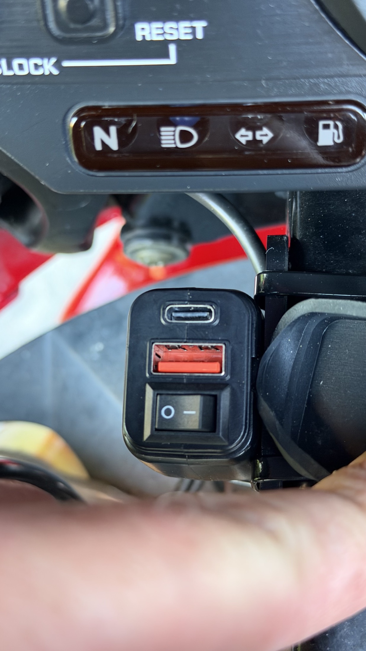 Schakelbare USB-A- en USB-C-aansluiting